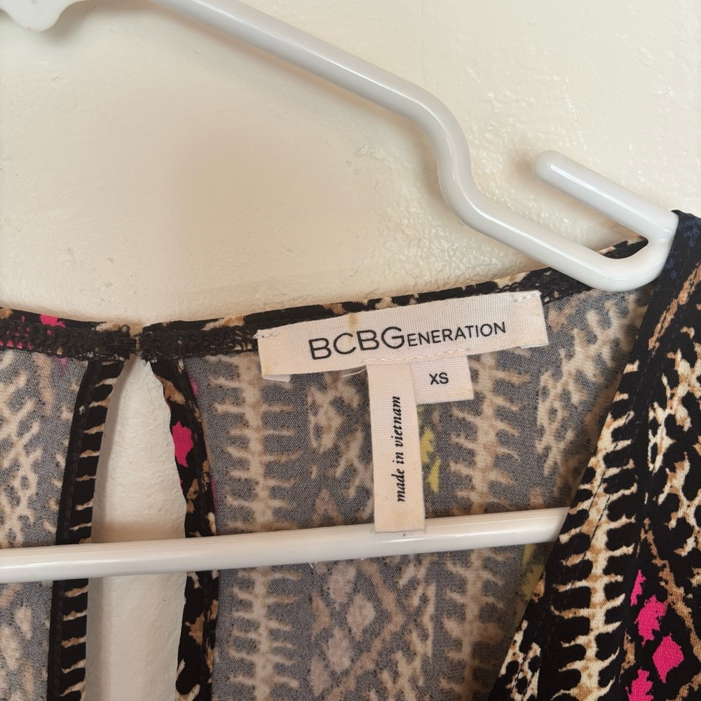 BCBGENERATION Patterned Romper - Picture 3 of 8